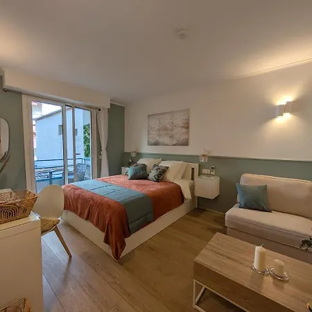 Апартаменты Luxury Next To Beaches And Old Town Антиб