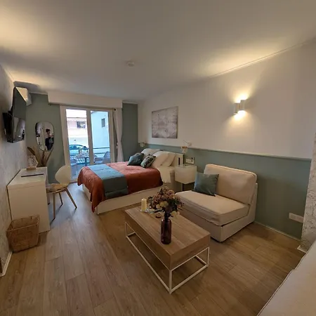 Luxury Next To Beaches And Old Town Apartment